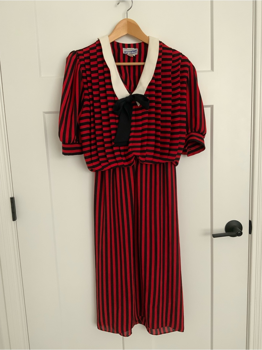 Vintage Perceptions Red Black Striped Midi Dress with Contrast Collar LJ Size
